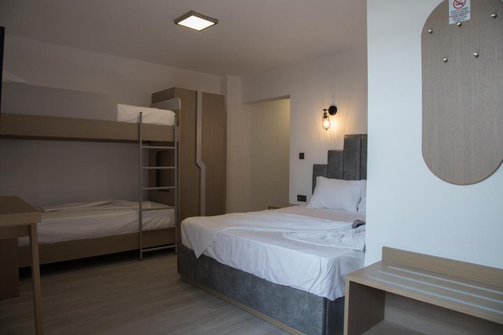 economy quadruple room